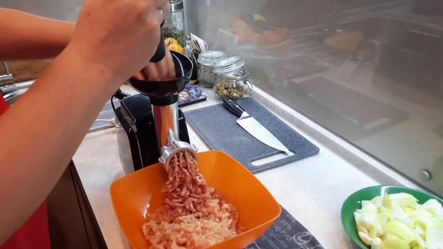 Мясорубка Moulinex ME 105830.