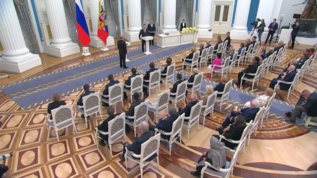 Президент России наградил космонавта Дмитрия Петелина