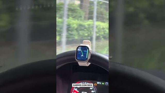 Лол, чувак поделился лайхаком как использовать навигатор на Apple Watch за рулем.