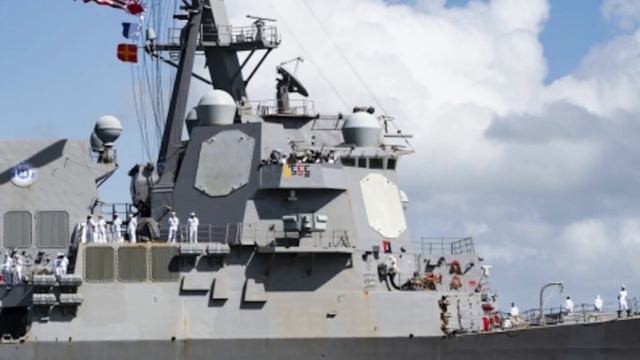 USS FARRAGUT's STRONG RESPONSE MAKES RUSSIAN SHIP TO CHANGE COURSE !