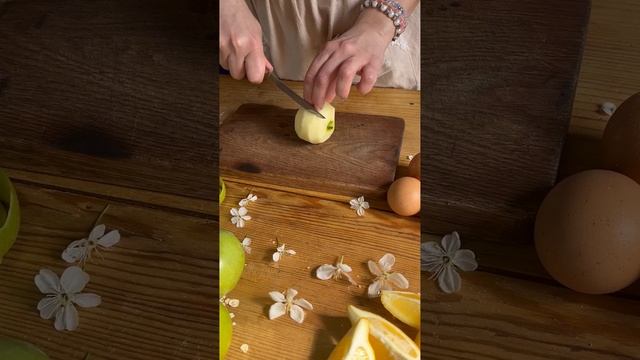 Пирог с яблоками (из цельнозерновой муки, без сахара)