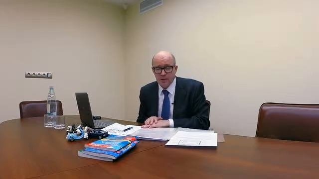 Нечитаемыи грязный номер на мотоцикле