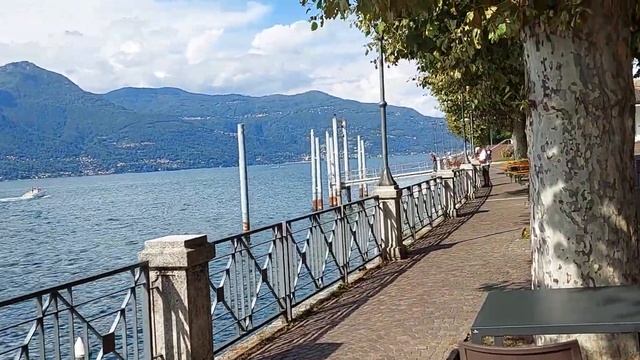 Сентябрь 2022. Перекус в Porto Valtravaglia. Италия. Швейцария.