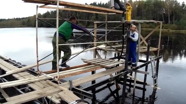 погружение трубных свай.