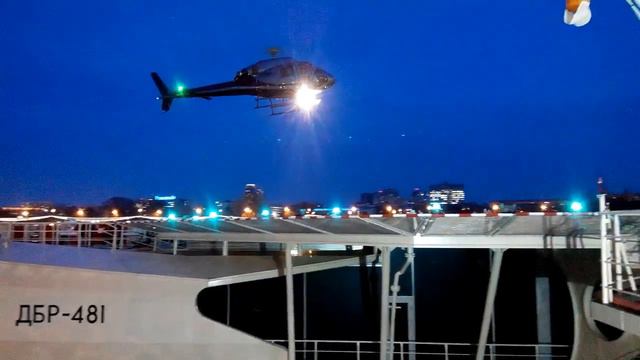 Вертолет Eurocopter AS 355NP Ecureuil 2 на Фрунзенской набережной