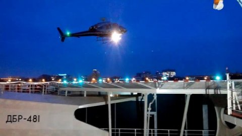 Вертолет Eurocopter AS 355NP Ecureuil 2 на Фрунзенской набережной