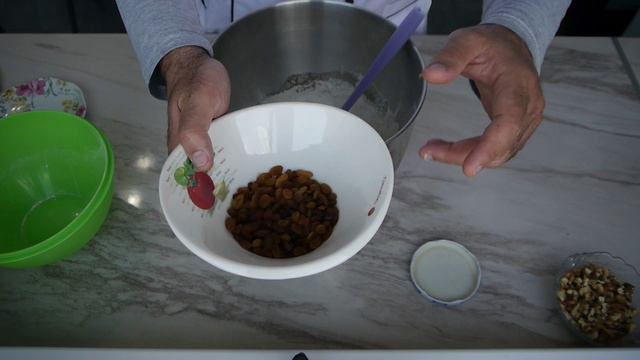 Десертный ржаной хлеб из цельнозерновой муки. На закваске.