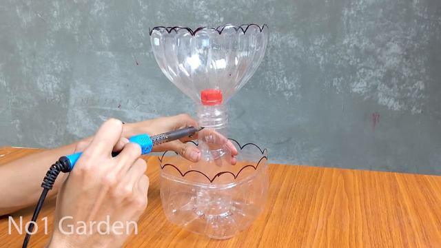 Ideas to recycle plastic bottles to make beautiful two-tiered flower pots