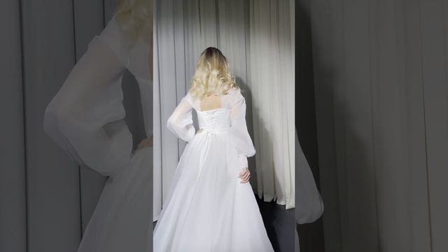 Шикарное свадебное платье Эстель из органзы с длинными рукавами.