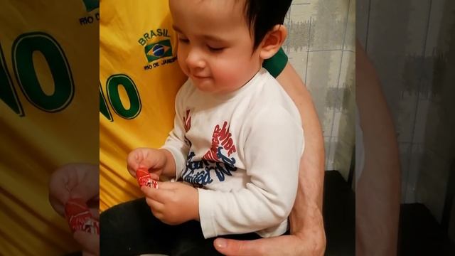 #Братик #брат #конфета #малыш #маленький #прикол #приколы#я не чего не брал и вообще я сплю #мило #