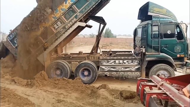 How Nissan UD truck works Japanese Technology Truck Dumpers ?