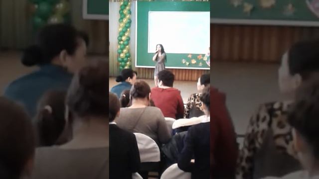 Девочка хорошо поёт!!!!!!! надо смотреть