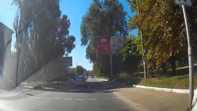 Toyota летит на запрещающий сигнал
