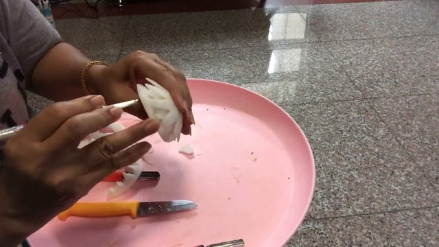 Radish Flower Carving-แกะสลกดอกไมจากหวไชเทา