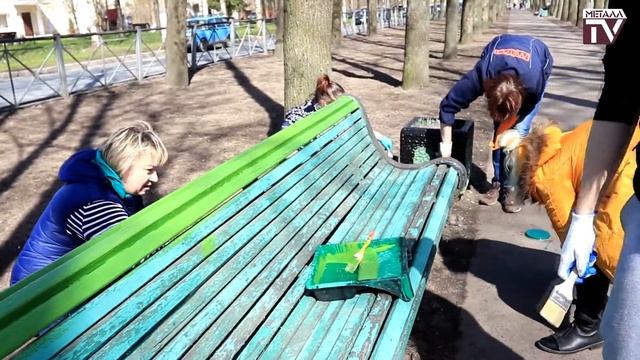 Тематические скамейки на липовой аллее
