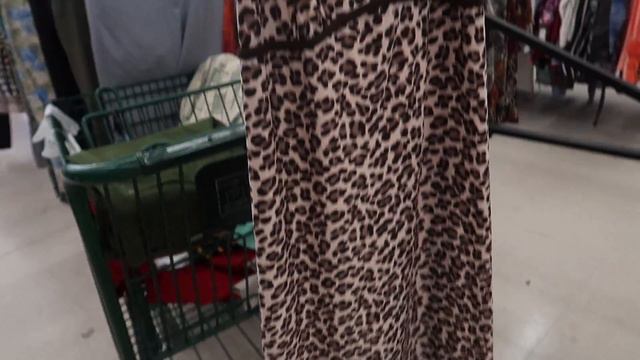 DAY IN THE LIFE OF A DEPOP SELLER! styling bundles thrifting more!