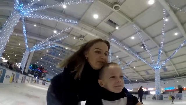 Самбисты катаются на коньках. Мега Айс в Авиапарке. Самбо дети
