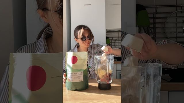 Клубничный протеиновый веганский коктейль
