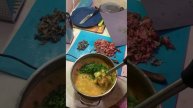 Гороховый суп-пюре с копчеными ребрышками