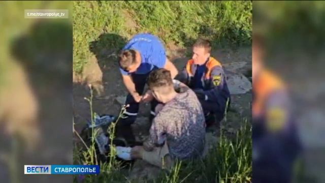 Спасатели Минвод помогли туристу, травмировавшему ногу на горе Змейка