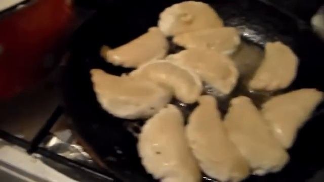 ЖАРЮ МАМИНЫ ВАРЕНИКИ
