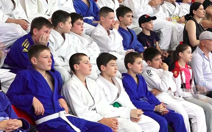 Во Владикавказе проходит открытый турнир по самбо и дзюдо среди юношей