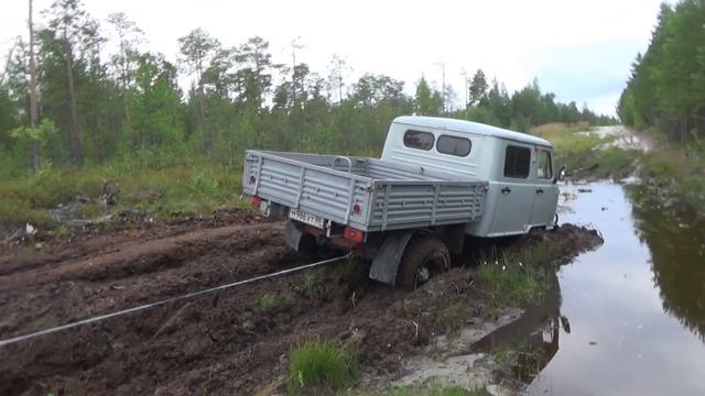 ? УАЗ Фермер в торфянике