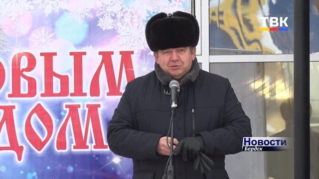 Разноцветными огнями зажглась Елка на микрорайоне Бердска