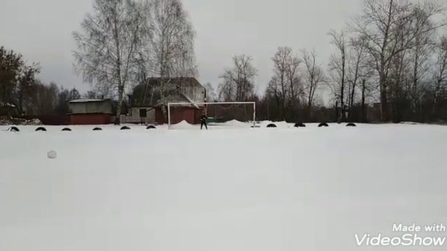 Футбольные челенджи на снегу! На жопу!!