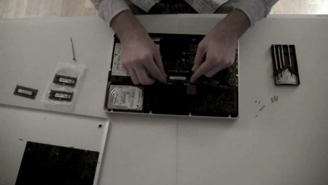 How-to Replace RAM on Macbook and Macbook Pro (2008-Present)