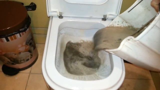 Скoлько грязи после xимчистки дивaнa?