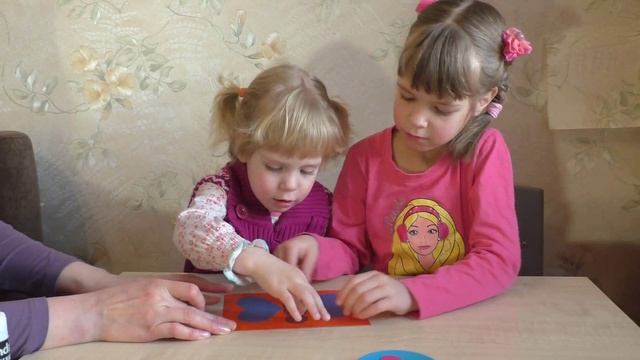 Бабочка. Аппликация из цветной бумаги и пластилина. Легкие поделки для детей 2 - 3 лет.