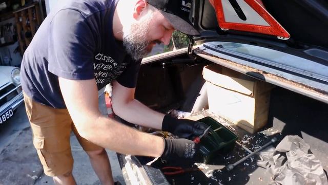 Mercedes Benz W123 Restoration EP2 - clearing out