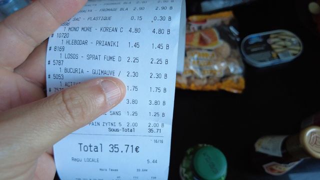 Купил продуктов в молдавском магазине в пригороде Парижа