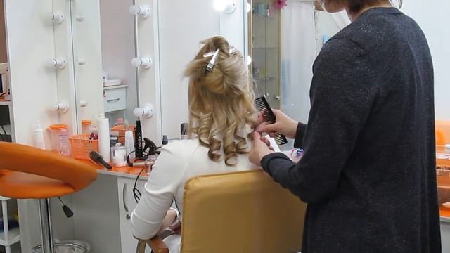 Воздушные локоны укладочными средствами HairX с кератином