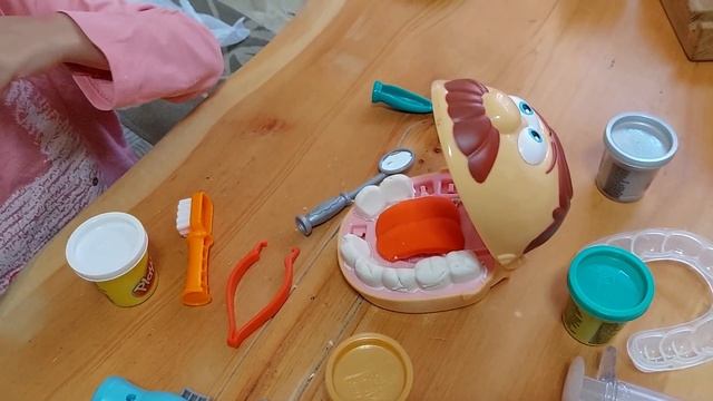 Играем в плей-до - Зубной доктор