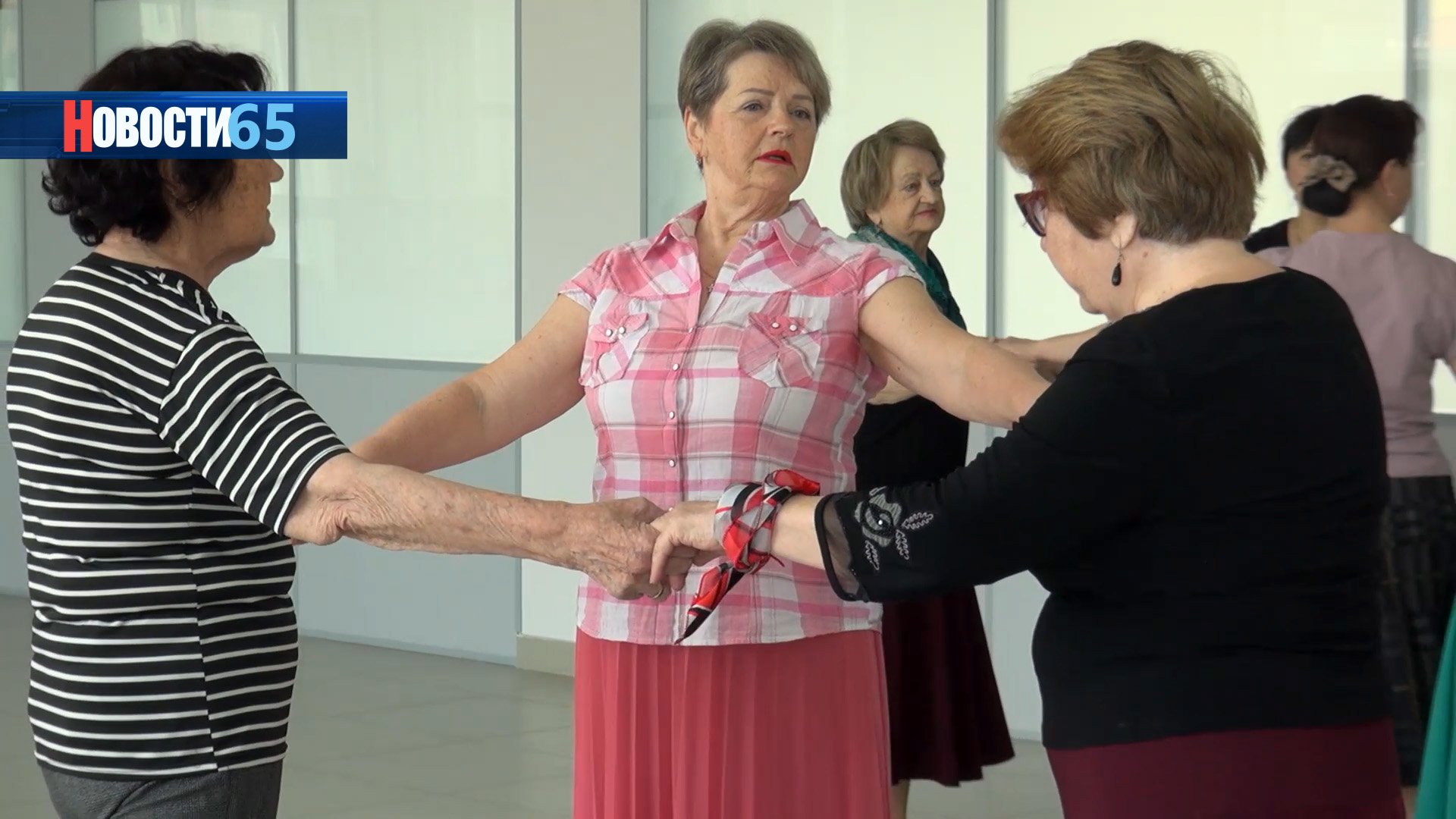 Возраст танцам не помеха. В Южно-Сахалинске более 70 пенсионеров занимаются бальными танцами