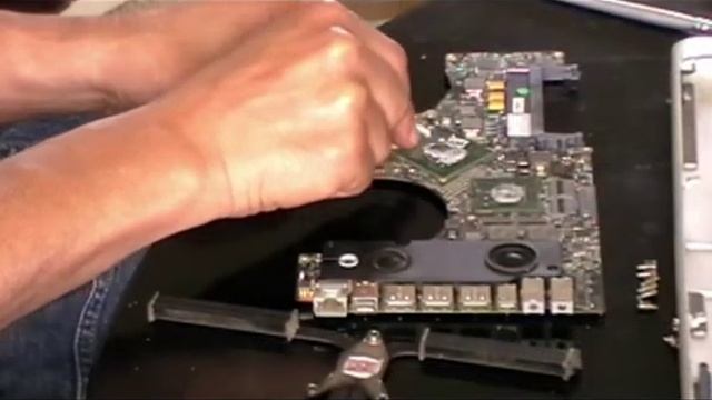 MacBook Pro 17" (Mid 2009) Upgrade - SSD- Ram-Batterie- Pâte Thermique.