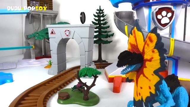Dinosaurs attack Super Wings! Paw Patrol Flip & Fly 2-in-1 Transforming Vehicle! - DuDuPopTOY