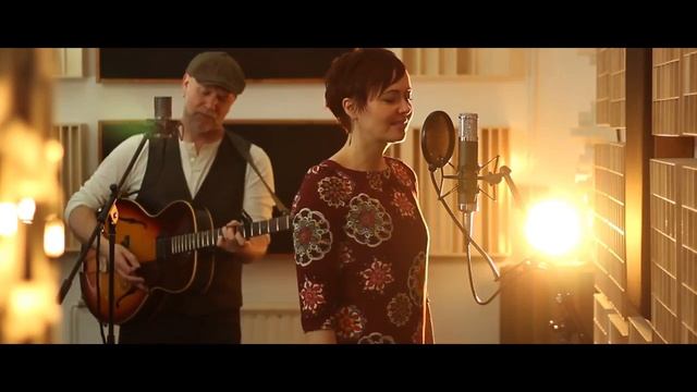 Rawsome Delights - Completely (Caro Emerald Cover) live at Session Time