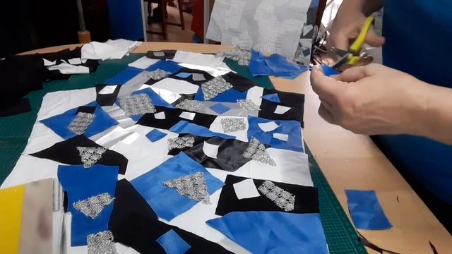 Курта бомбер с тигром , сшита в технике пэчворк пицца