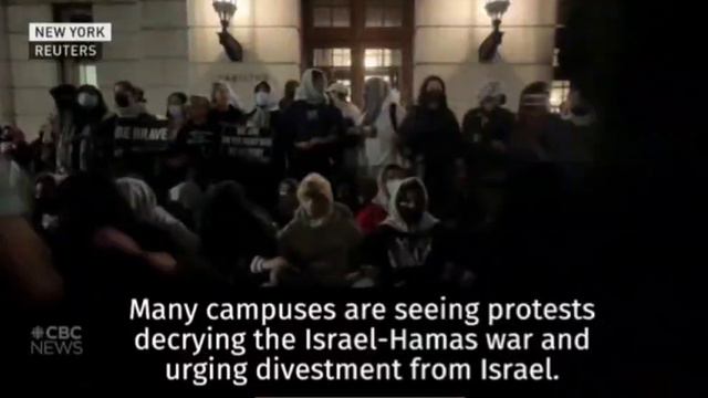 Десятки протестующих захватили здание Колумбийского университета в Нью-Йорке