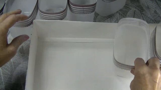Ящик для хранения мелочей из пластиковых канистр и картонной коробки  . A box for small things .