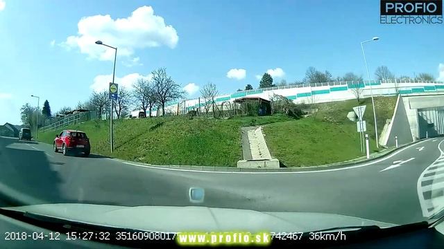 Kamera do auta s LIVE GPS sledovaním PROFIO Tracking Cam X1 - Duálny objektív + 3G + WiFi