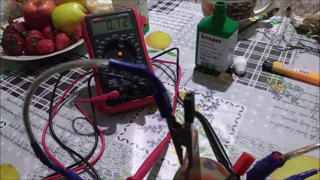 особенный катод с магнием и фонарик на каменных батарейках 3 ( три по 1.5v и 40mA)