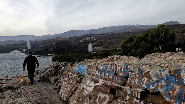 АЛУШТА - не пройти! Людей больше чем летом. УТЁС после ШТОРМА.
