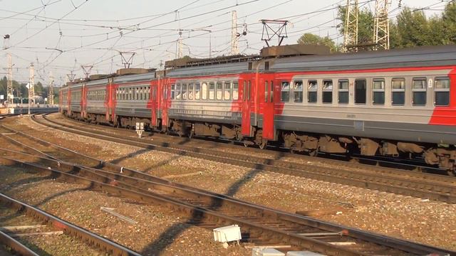 Электропоезд ЭД4М-0387 проходит по станции Бужаниново.