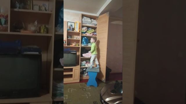 Смешное видео, мой малыш собрался в баню.