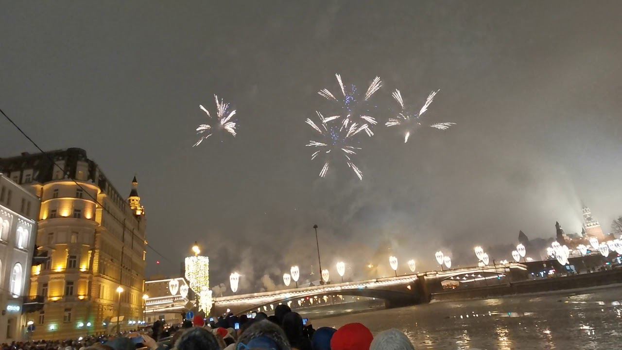 Салют 2021 Большой Москворецкий мост