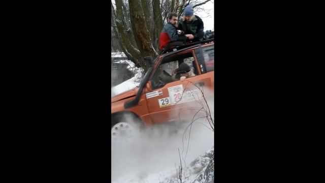 Утопили Suzuki Vitara и штурмана зимой